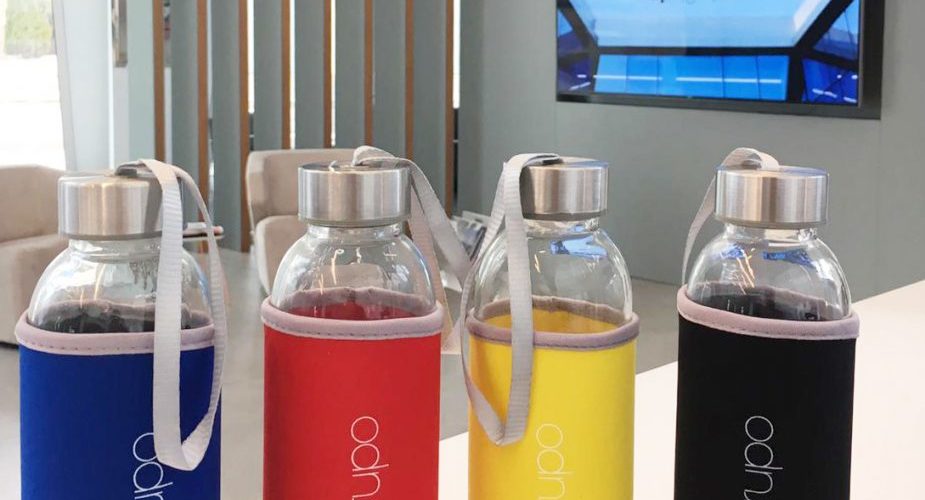 APE Grupo dice no al uso del plástico con sus nuevas botellas de cristal para los empleados.